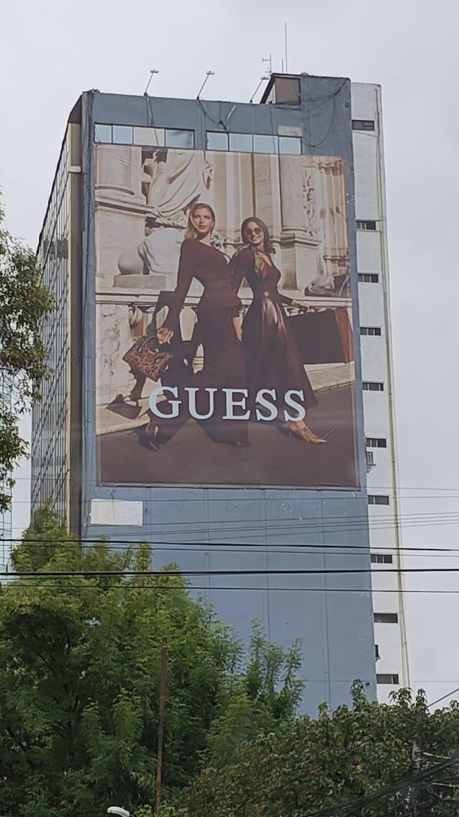 Publicidad en muro exterior estratégico
