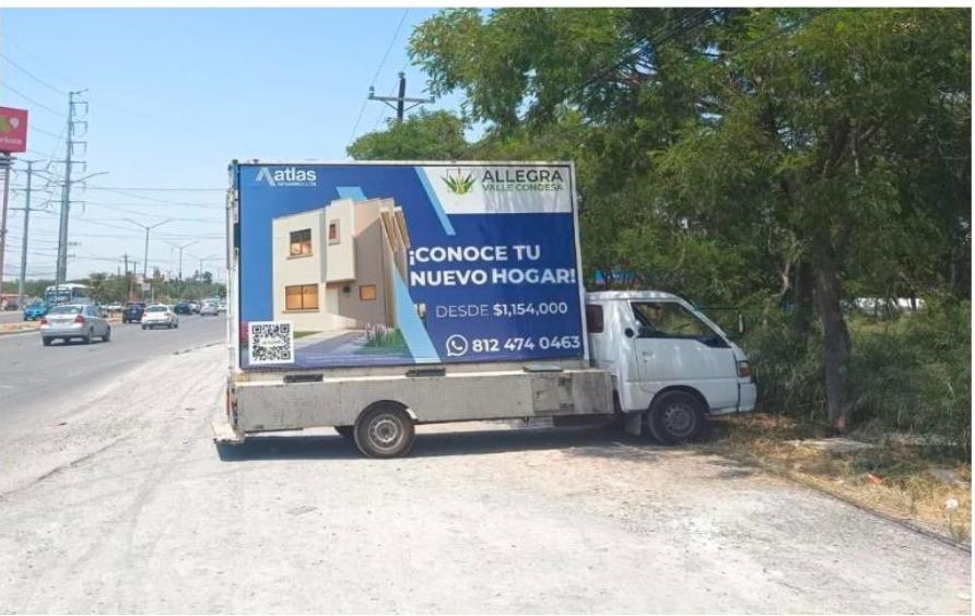 Valla móvil en avenida principal
